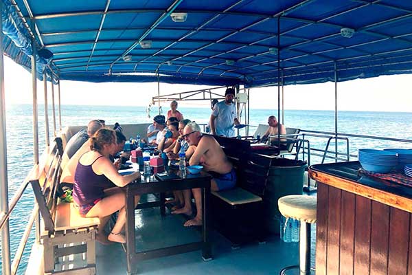 MV Oktavia - Dining area