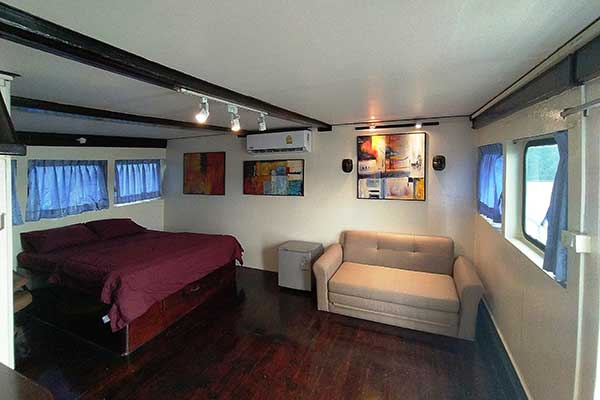 MV Oktavia - Master cabin