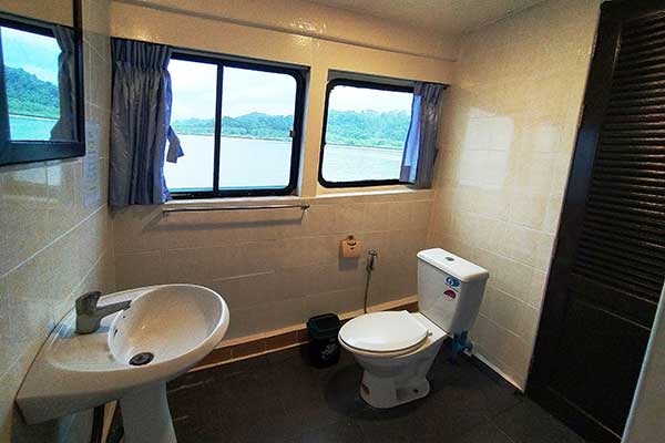 MV Oktavia - Ensuite cabin